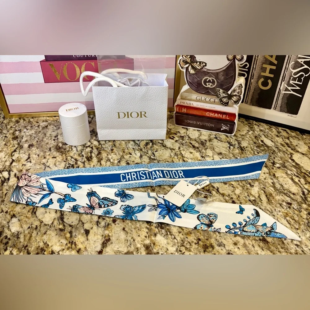 NWT DIOR BEAUTE BUTTERFLIES 100% SILK SCARF/CD 2-way mirror/mascara,lipstick +